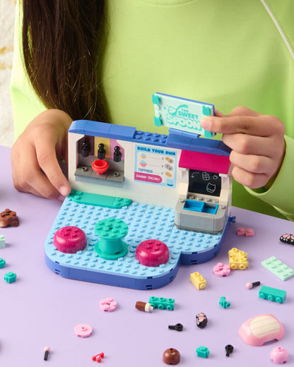 Squishmallows Frozen Yogurt Fun with Andreina & Mipsy Building Set