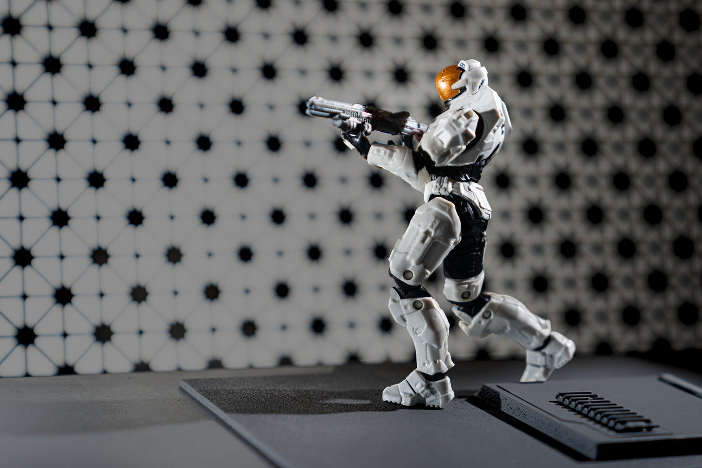 Halo Kelly-087 - Deluxe 4-Inch Articulated Figure with “Oathsworn” Shotgun