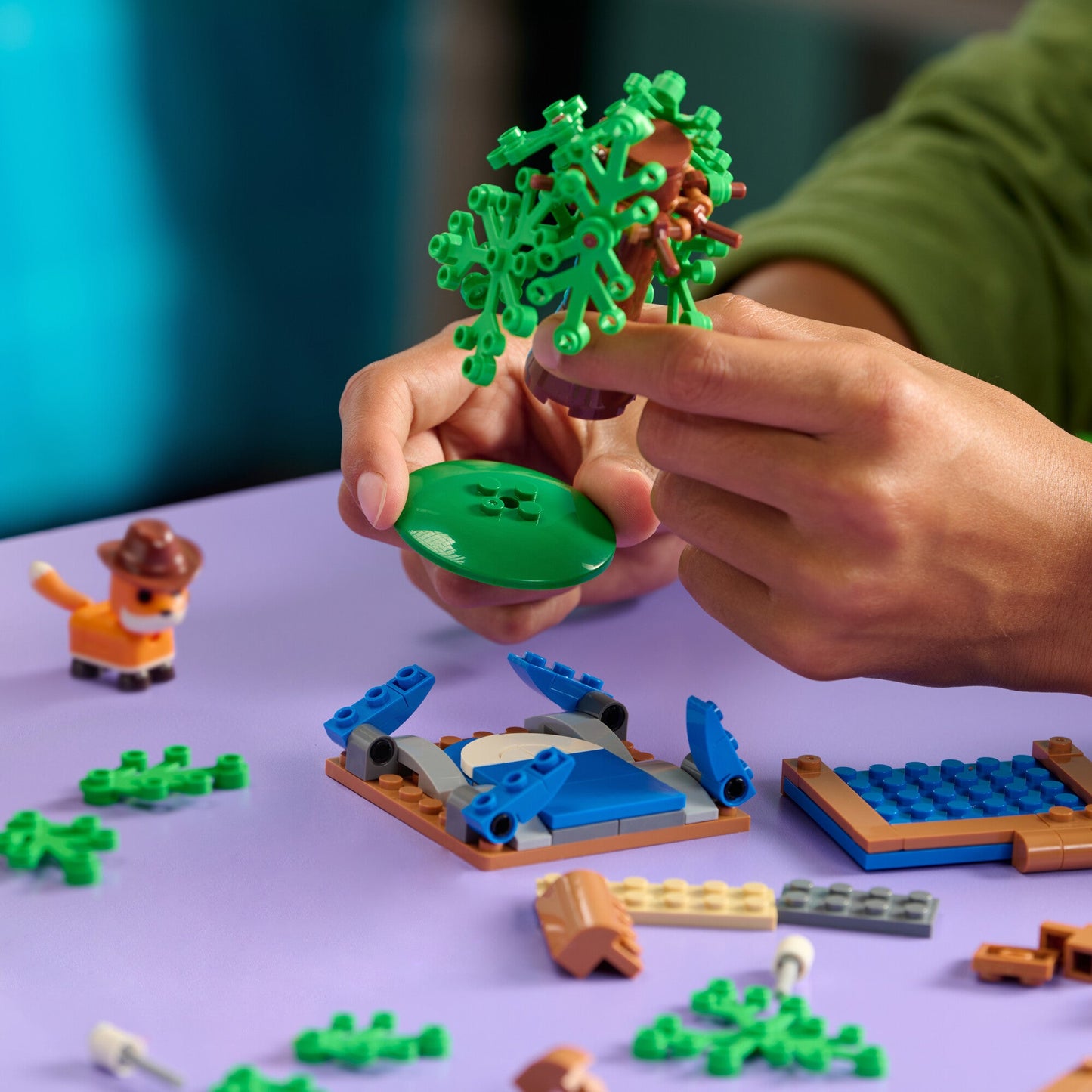 Adopt Me Red Fox & Campsite Building Set